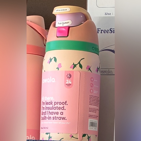 "Tea Time" Rose Floral Owala - 32 oz Freesip - Limited Edition UO Color - Picture 2 of 4